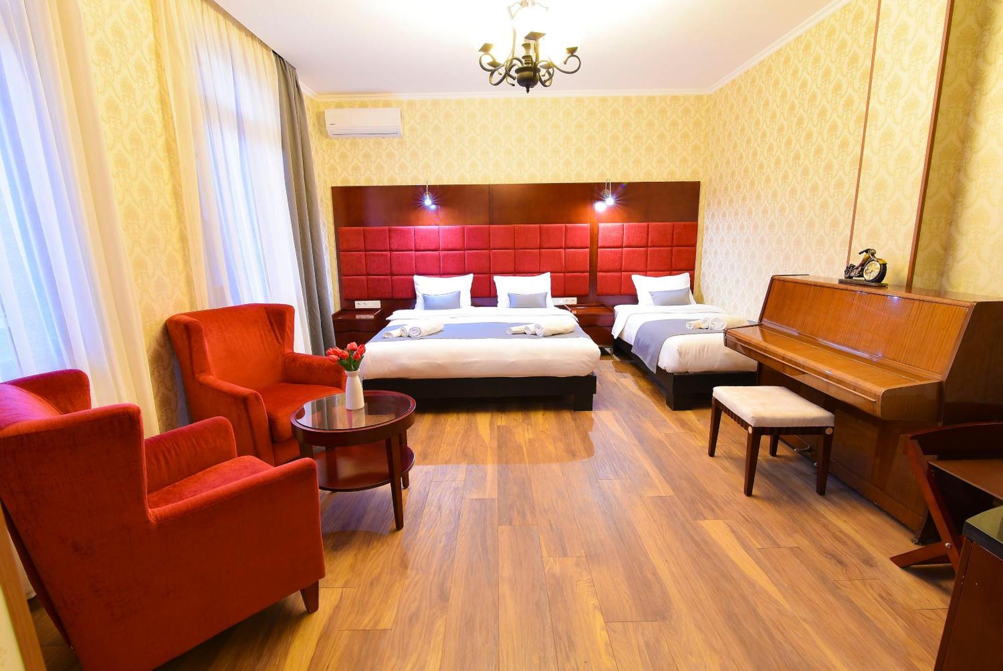 Kraveli Hotel Tbilisi Exterior foto